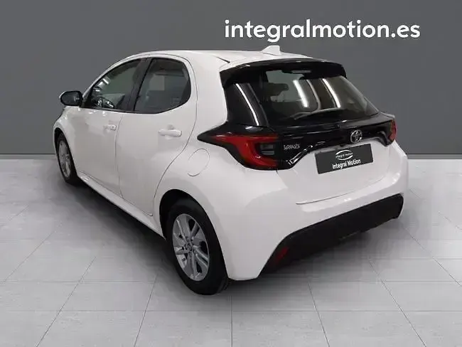 Usado Toyota Yaris Active 115 CV (84 kW) 2022 Blanco Utilitario