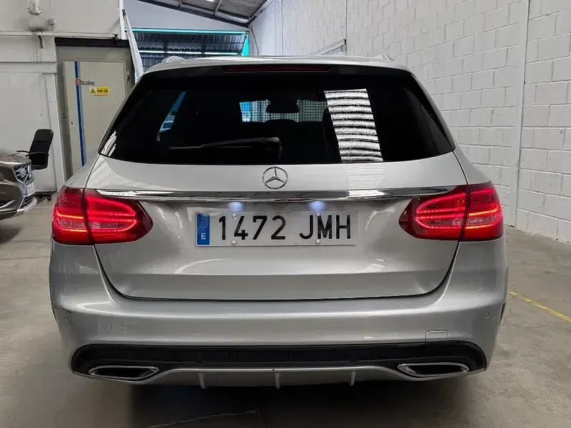 Usado Mercedes C220 AMG line 170 CV (125 kW) 2016 Gris / plata Familiar