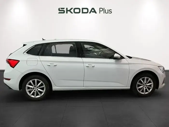 Usado Skoda Scala Ambition 115 CV (84 kW) 2019 Blanco Utilitario