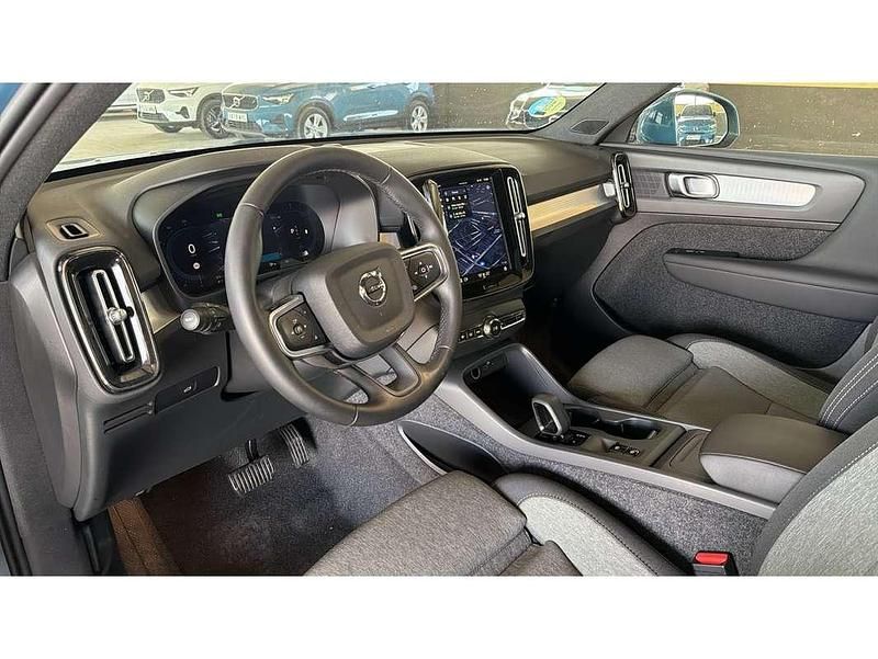 Begagnad Volvo XC40 Core 129 HK (94 kW) 2025 Blå SUV