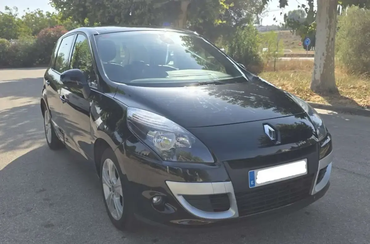 Usado Renault Scénic III 110 CV (80 kW) 2011 Negro Monovolumen