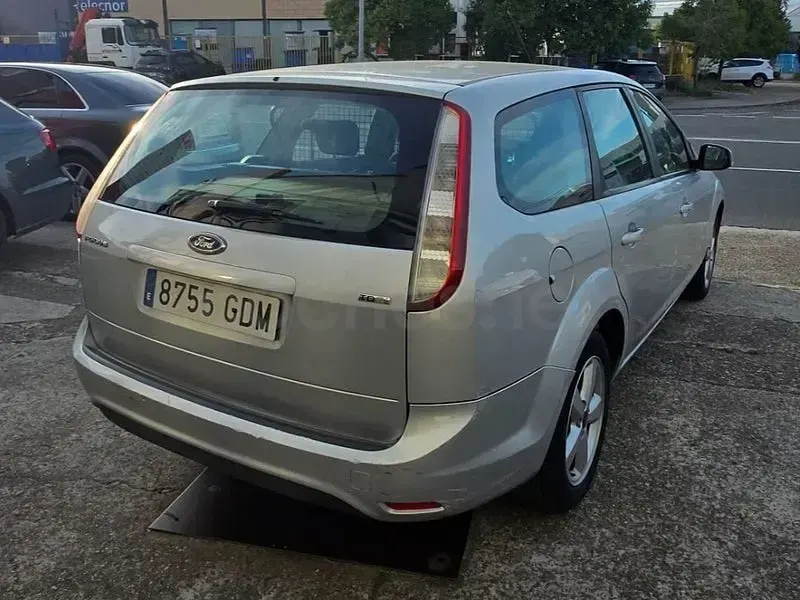 Usado Ford Focus Trend 109 CV (80 kW) 2008 Gris / plata Familiar