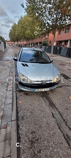 Gris / plata Usado 2003 Peugeot 206 Berlina | 990 € (Precio justo) - Imagen 1/4