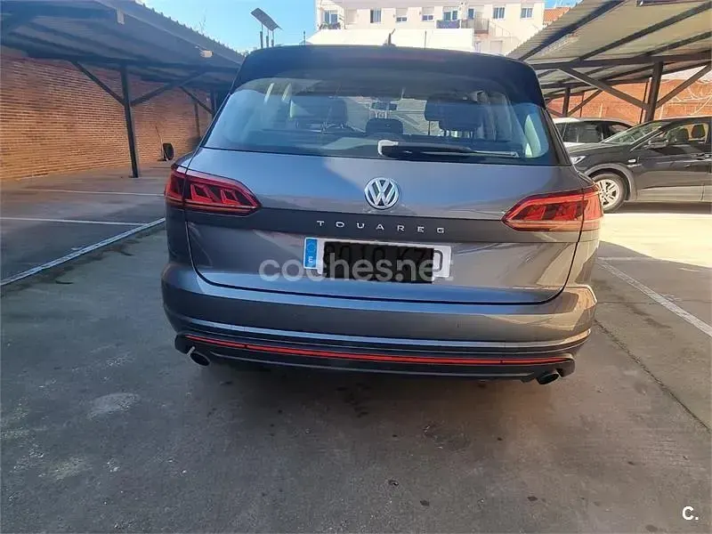 Usado VW Touareg Pure 231 CV (169 kW) 2019 Gris / plata SUV