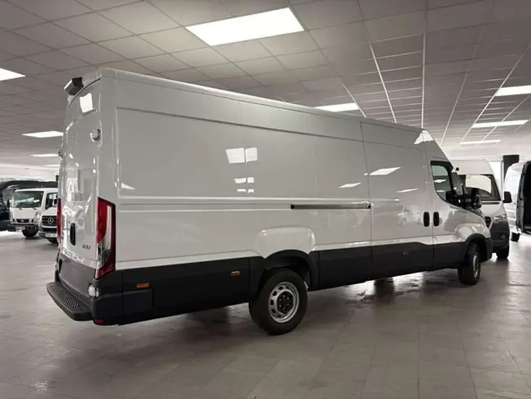 Usado Iveco Daily 160 CV (117 kW) 2025 Blanco Van