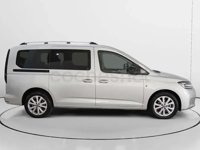 Usado VW Caddy Life 114 CV (83 kW) 2023 Gris / plata Monovolumen