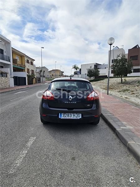 Usado Renault Mégane Dynamique 110 CV (80 kW) 2012 Negro Berlina