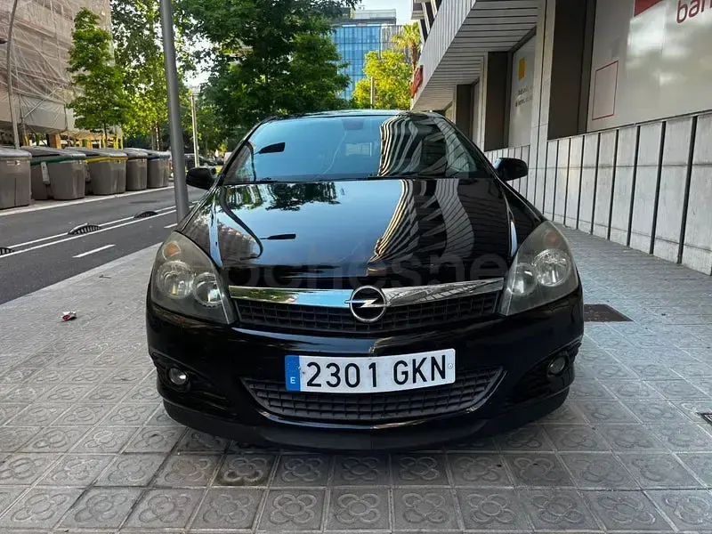 Usado Opel Astra GTC Sport 110 CV (80 kW) 2009 Negro Berlina