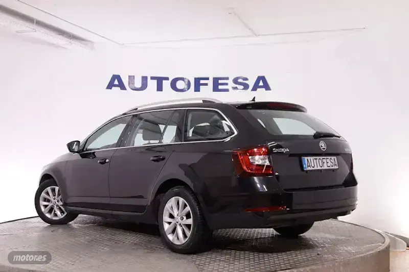 Usado Skoda Octavia Ambition 115 CV (84 kW) 2019 Negro Familiar