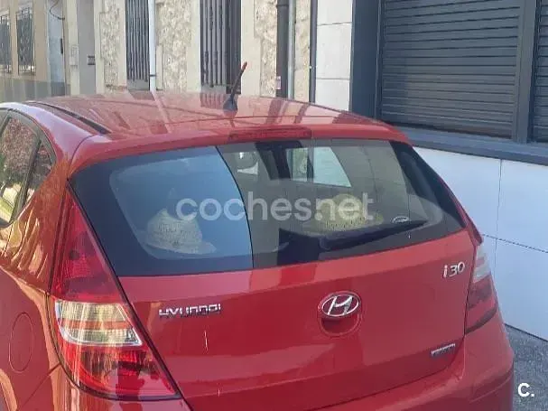 Usado Hyundai i30 Classic 90 CV (66 kW) 2011 Rojo Berlina