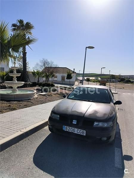 Negro Usado 2003 Seat Leon Berlina | 2200 € (Buen precio) - Imagen 1/4
