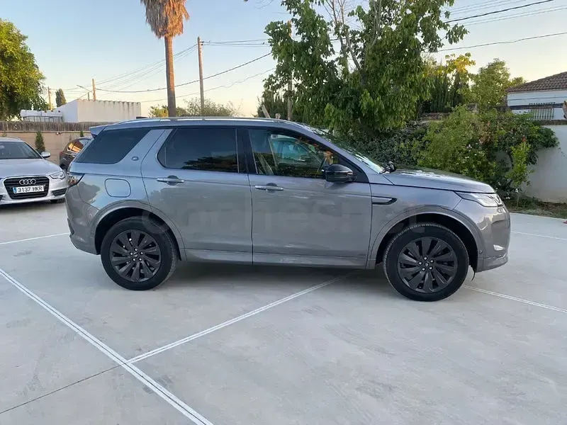 Usado Land Rover Discovery Sport R-Dynamic 150 CV (110 kW) 2020 Gris / plata SUV