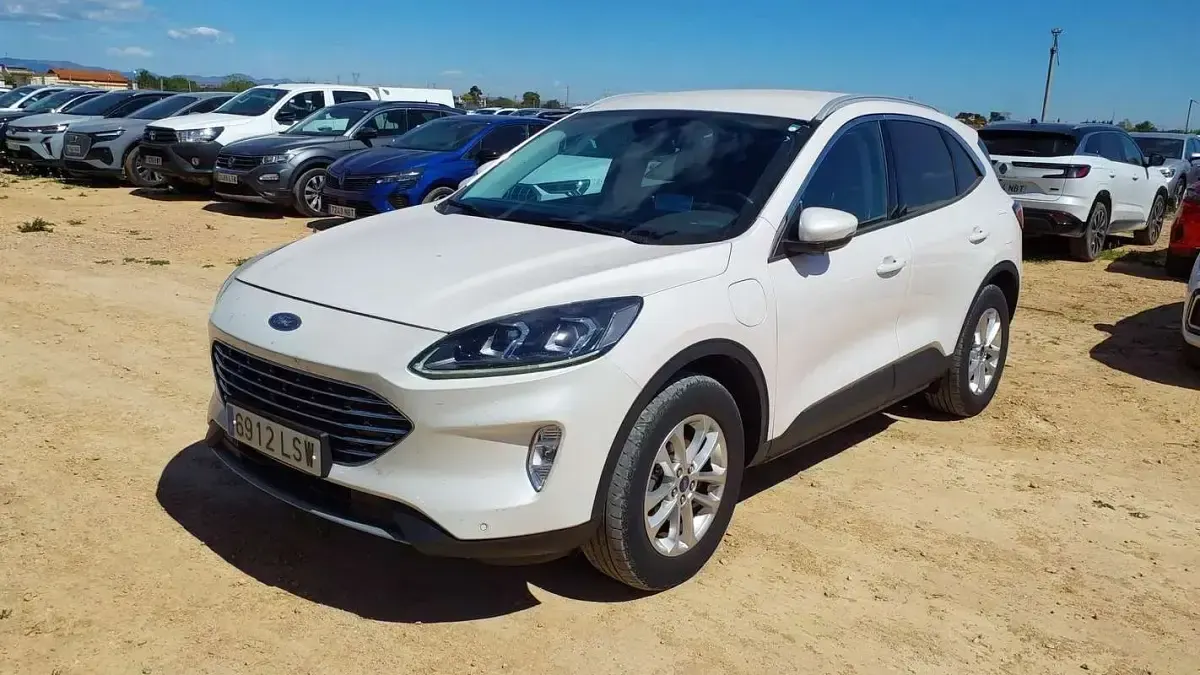 Usado Ford Kuga Titanium 190 CV (139 kW) 2021 Blanco SUV