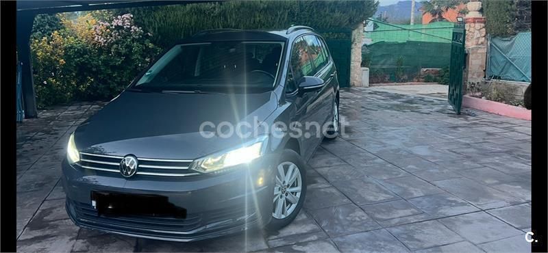 Gris / plata Usado 2021 VW Touran Advance Monovolumen | 17.500 € (Super precio) - Imagen 1/4