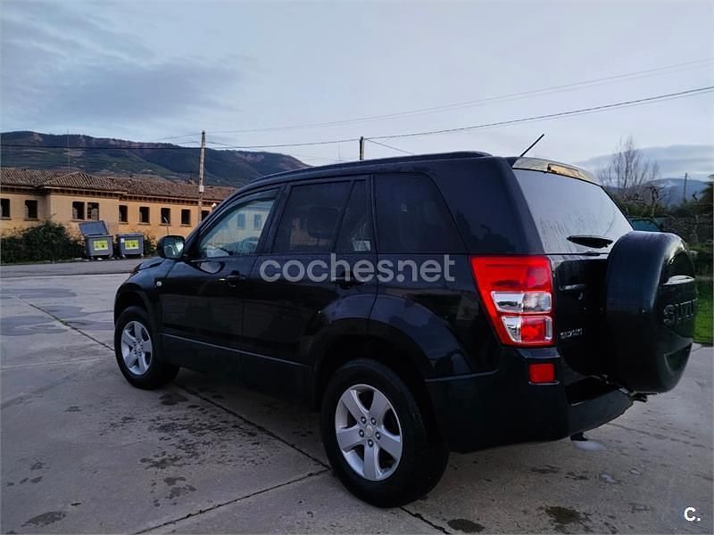 Usado Suzuki Grand Vitara 140 CV (102 kW) 2010 Negro SUV