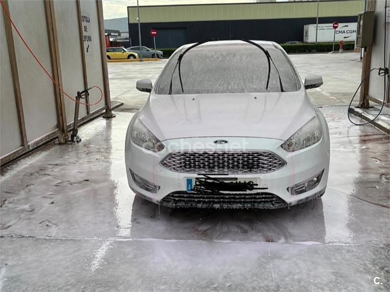 Gris / plata Usado 2015 Ford Focus Trend Berlina | 9000 € (Buen precio) - Imagen 1/4