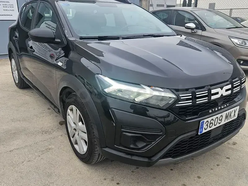 Usado Dacia Sandero Essentiel 91 CV (66 kW) 2023 Negro Berlina