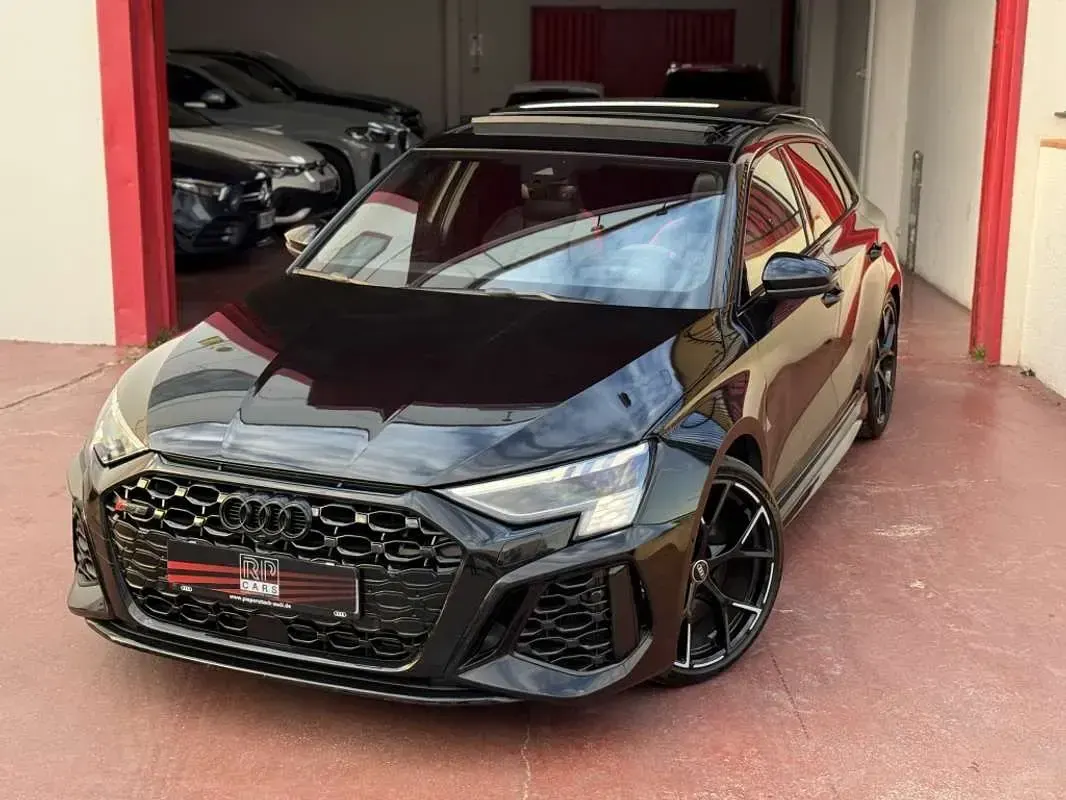 Usado Audi RS3 Sportback 400 CV (294 kW) 2022 Negro Utilitario