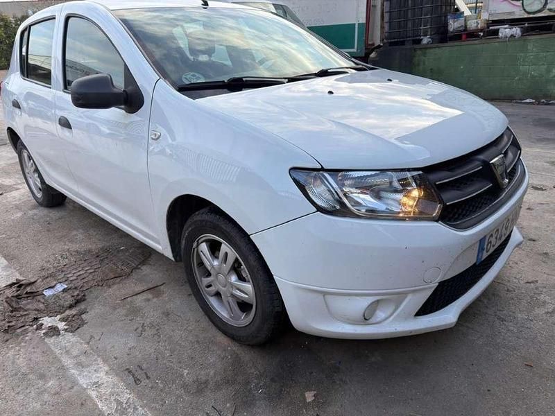 Usado Dacia Sandero Lauréate 75 CV (55 kW) 2013 Blanco Utilitario