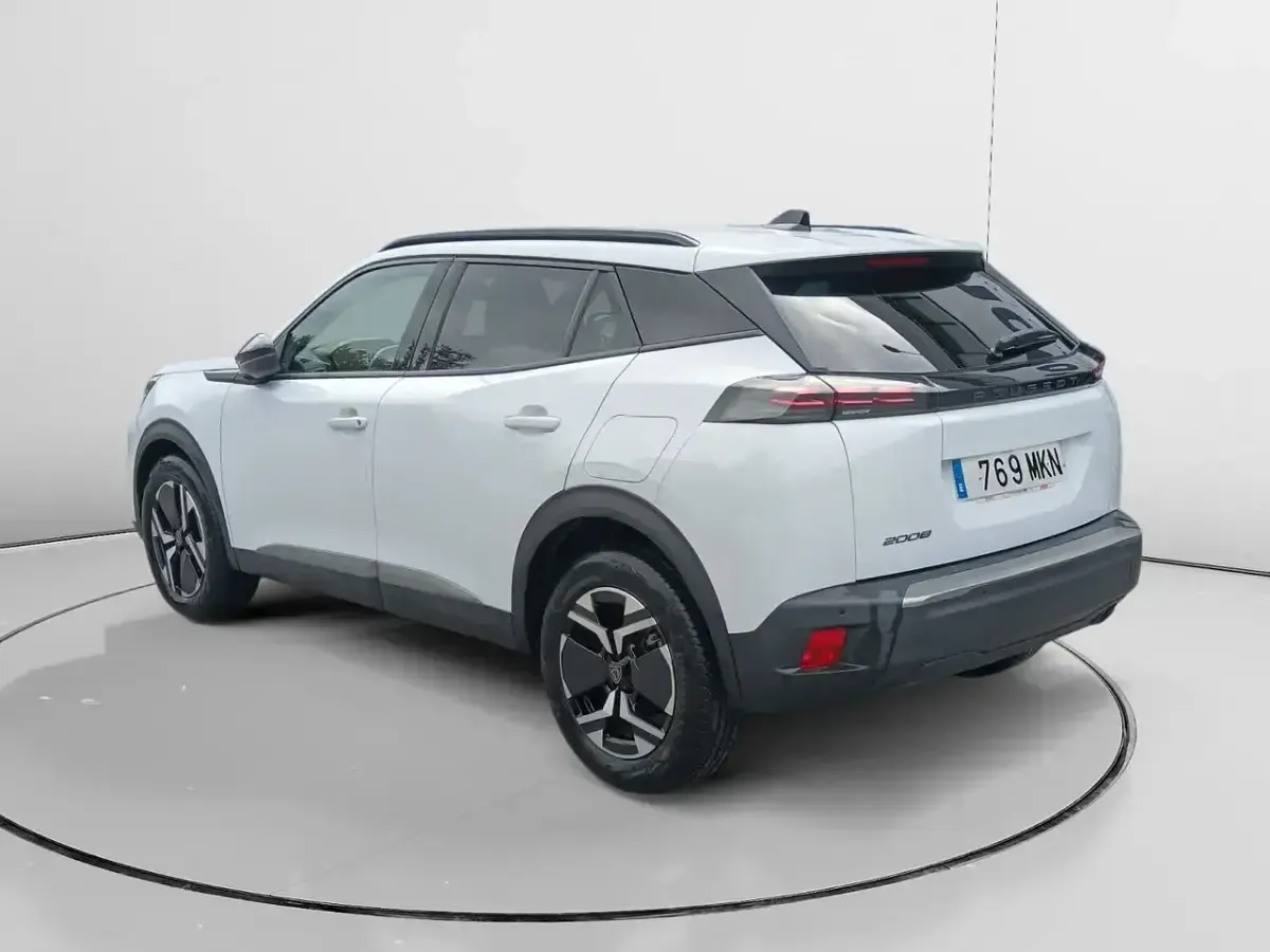 Usado Peugeot 2008 Allure 130 CV (95 kW) 2023 Blanco SUV