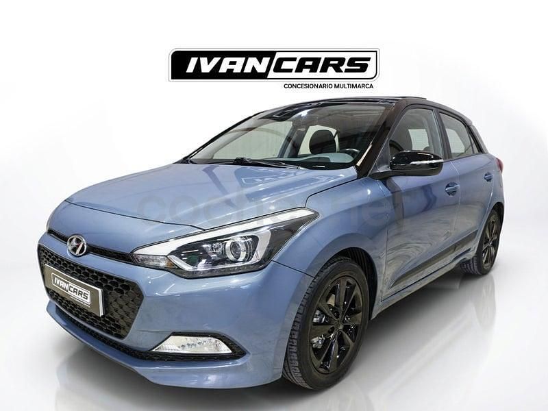 Usado Hyundai i20 84 CV (61 kW) 2015 Gris / plata Berlina