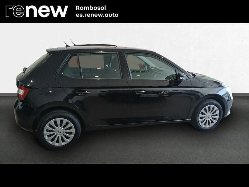 Usado Skoda Fabia Active 90 CV (66 kW) 2017 Negro m?gico ef. per Berlina