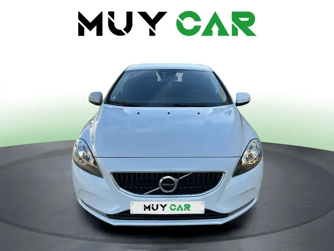 Usado Volvo V40 Kinetic 120 CV (88 kW) 2017 Blanco Utilitario