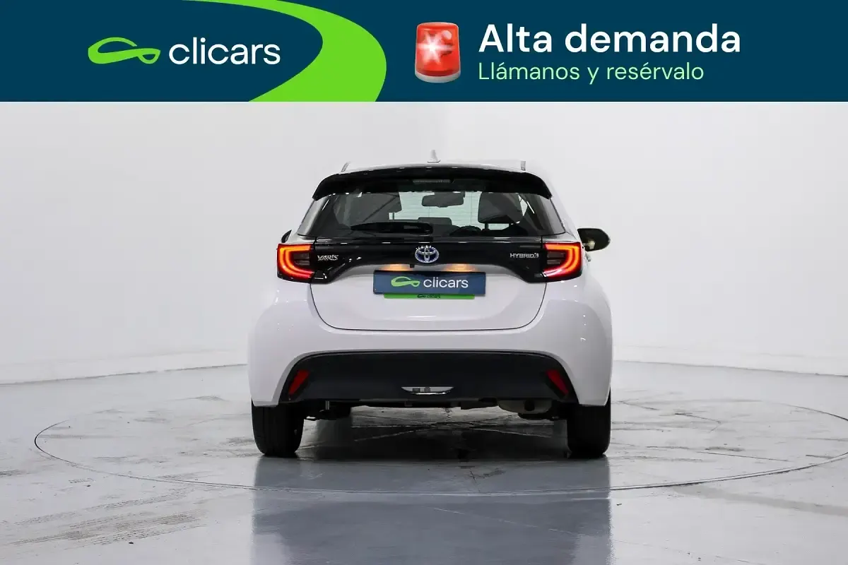 Usado Toyota Yaris Active 75 CV (55 kW) 2021 Blanco Utilitario