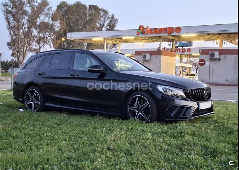 Usado Mercedes C180 156 CV (114 kW) 2018 Negro Familiar