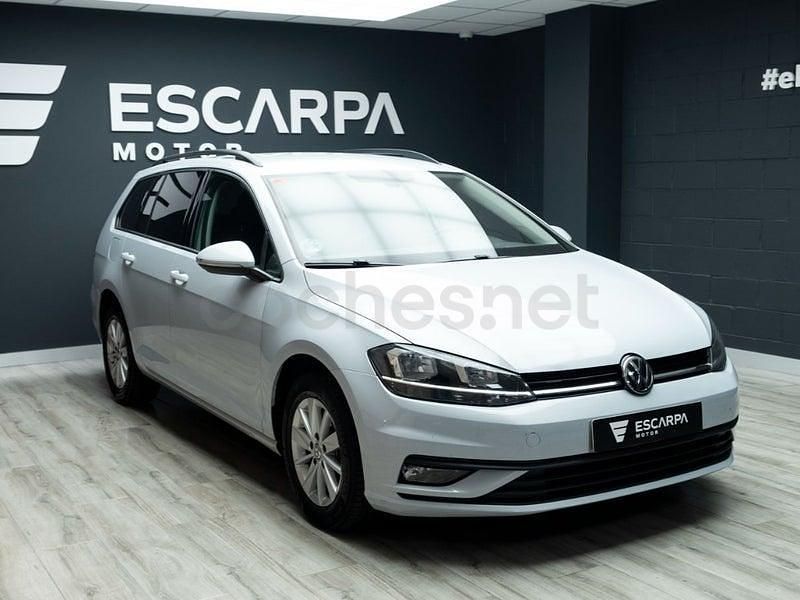 Usado VW Golf VII Advance 115 CV (84 kW) 2018 Gris / plata Familiar