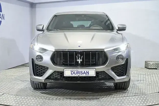 Usado Maserati Levante 430 CV (316 kW) 2022 Gris / plata SUV