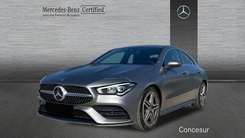 Gris Usado 2021 Mercedes CLA180 Berlina | 32.900 € (Un poco caro) - Imagen 1/4