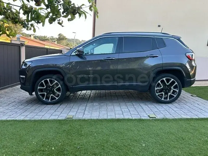 Usado Jeep Compass Limited 170 CV (125 kW) 2020 Gris / plata SUV
