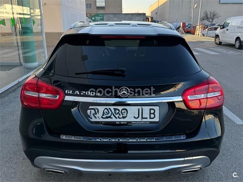 Usado Mercedes GLA200 Urban 136 CV (100 kW) 2016 Negro SUV
