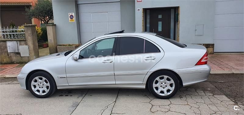 Usado Mercedes C200 Elegance 163 CV (119 kW) 2004 Gris / plata Berlina