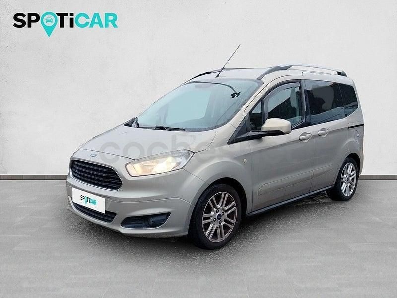 Usado Ford Tourneo Courier Ambiente 100 CV (73 kW) 2017 Beige Monovolumen