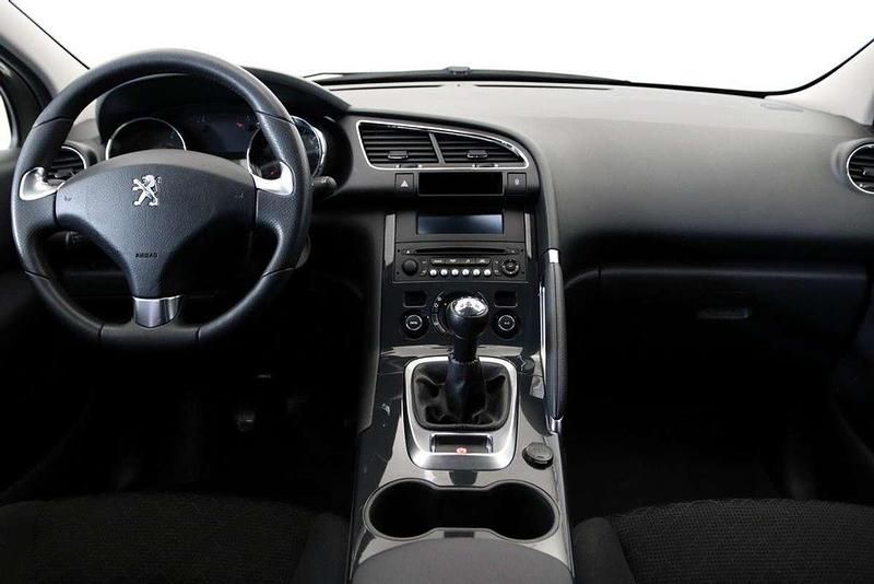 Usado Peugeot 3008 Style 120 CV (88 kW) 2015 Beige Familiar