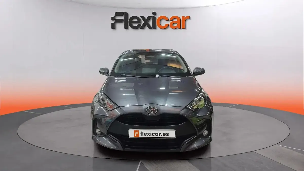 Usado Toyota Yaris Hybrid Active 116 CV (85 kW) 2025 Gris Berlina