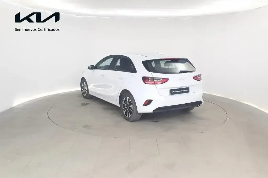 Usado Kia Ceed 100 CV (73 kW) 2025 Blanco Utilitario