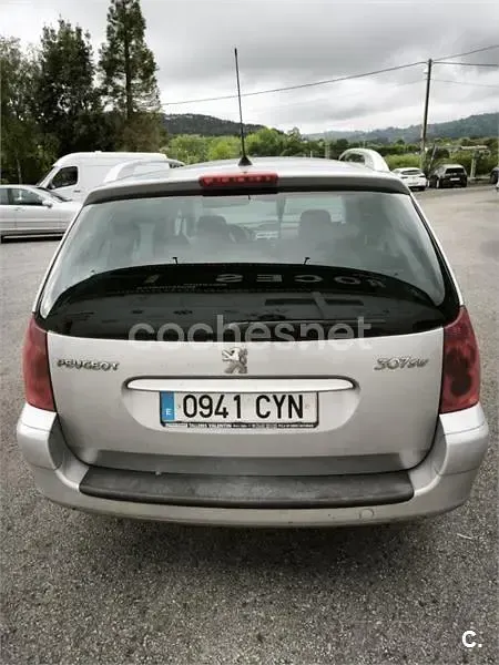Usado Peugeot 307 90 CV (66 kW) 2004 Gris / plata Berlina