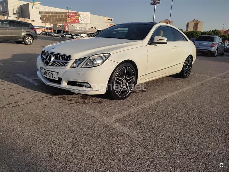 Usado Mercedes E350 Elegance 231 CV (169 kW) 2010 Beige Coupe