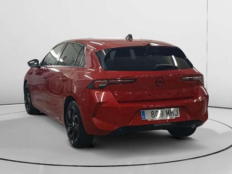 Usado Opel Astra GS Line 131 CV (96 kW) 2023 Rojo Utilitario
