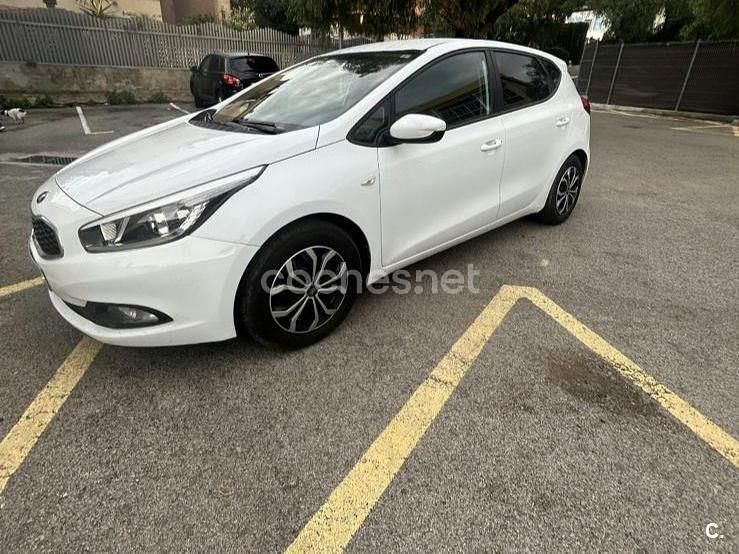 Blanco Usado 2013 Kia Ceed Utilitario | 6500 € (Precio justo) - Imagen 1/4