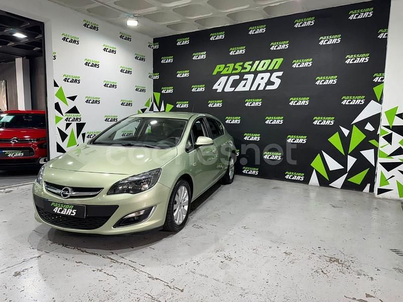 Verde Usado 2014 Opel Astra Excellence Berlina | 6995 € (Precio justo) - Imagen 1/4