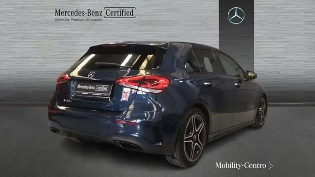 Usado Mercedes A180 109 CV (80 kW) 2021 Azul Utilitario