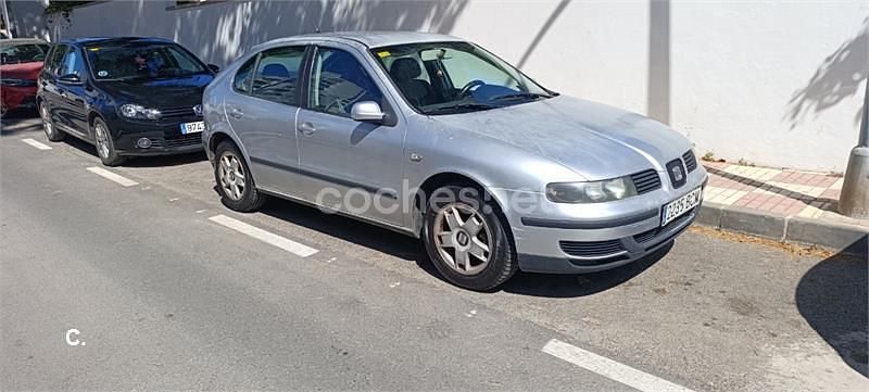 Usado Seat Leon 110 CV (80 kW) 2000 Gris / plata Utilitario