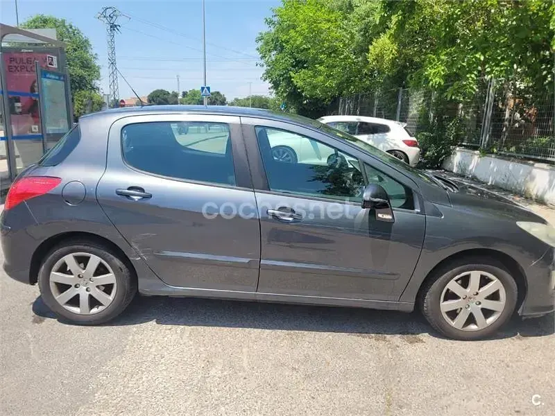 Usado Peugeot 308 90 CV (66 kW) 2009 Gris / plata Berlina