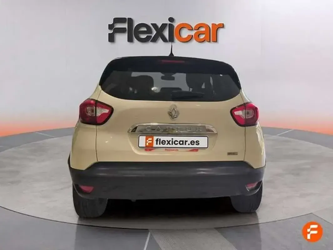 Usado Renault Captur Intens 90 CV (66 kW) 2016 Beige SUV