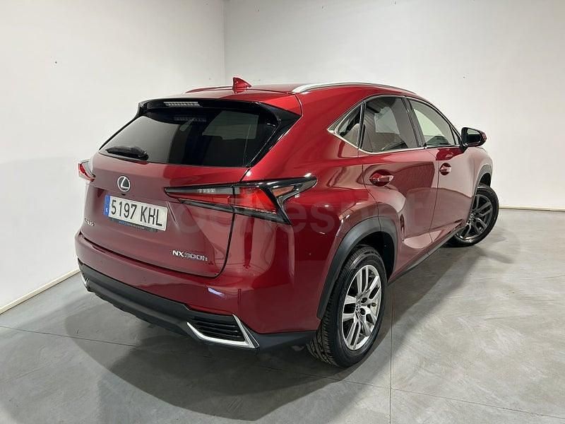 Usado Lexus NX300h Executive Line 197 CV (144 kW) 2018 Rojo SUV