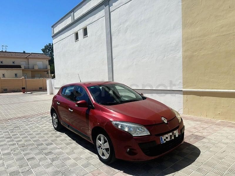 Usado Renault Mégane Dynamique 130 CV (95 kW) 2011 Granate Berlina
